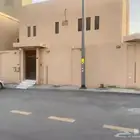 للبيع فيلا بقيمه ارض حي العقيق مساحه 380م زاويه شارع 20 شرقي