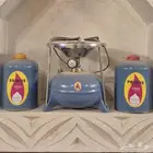 دبه ام ثلاث رجلين معدله و علبتين غاز