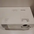 للبيع بروجكتر نظيف جدا وشغال واستخدام قليل