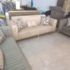 طقم كنب 11 شخص مكون من ثلاث كنبات كبيره و2 صغير