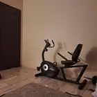 دراجة رياضية بمقعد نظيفة