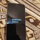 سامسونجA73 للبيع لأعلى سومه جهاز نظيف الذاكره 128معه الكرتون