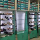 ديكور محل بحالة ممتازه جدا مع طاولة كاشير