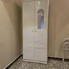 دولاب ملابس بابين خشب موجود الون ابيض و بني جديد