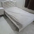 سرير مع طراحه للبيع