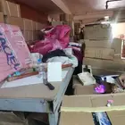 يوجد كمية مسامير بكرتونه والعاب وفناجيل قهوة ودرلاب مكتب ومك