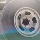 4 كفرات مع جنوط واكواب اصلية