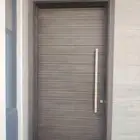 مصنع أبواب خشبيه والمونيوم وحديد