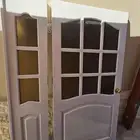 باب غرفة بحالة جيدة مقاس العرض متر و 40 والطول 2متر و10