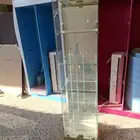 دولاب عرض تحف عباره عن زجاج وداخله 4 ارفف العرض حول 40سم 40