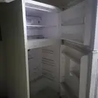 ثلاجه مستعمله تشتغل و الدروج موجوده