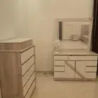 غرفة نوم شبه جديد دولاب زاويه ممتازه