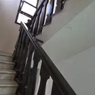 للبيع درج خشب مستعمل اربع قلبات حدود 12 الى 14 متر