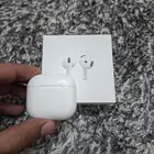 ابل ايربودز 4 سماعات الاذن