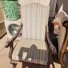 كراسي . بدون مقابل