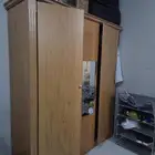 دولاب وكنبايتان بينفتحو بصيرو سرير وبيتخزن فيهم أغراض