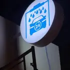 خطاط الدعاية والإعلان لوحات حروف بارزة ورشة