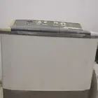 غساله للبيع بحاله ممتازه والحجم كبير استخدام ثلاث سنين