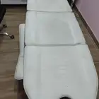 سرير مساج بحاله ممتازه. كرسي تجميل ومساج متحرك