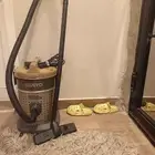 مكنسة كهربائية