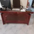 مكتب وكرسي