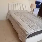 سرير مع خزانة