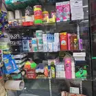 رفوف زجاج مع القواعد تركب على الجدار وعلى الزجاج