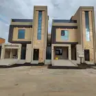 للبيع شقه دور ارضي مع بايكه سياره في احد رفيده حي النزهه