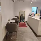 مقهى للتقبيل بما فيه