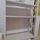 رفوف بشكل انيق نظيفه جدا تصلح للاكسسوارت
