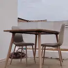 طاوله خشب مع 2 كراسي