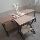 طاولة كبيرة مع طاولتين صغيرة