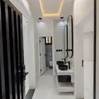 للبيع بحي الاسكان شقق علويه من 550 الف بسطح خاص ومصعد شغال