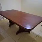 كنب مع طاولة