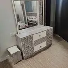 غرفة نوم للبيع كاملة لها عند اقل من سنة نوع الخشب سويدي