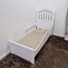 سرير للاطفال