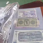 عملات دوليه مع حافظات النقود مرتبه البعض قديم