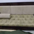 غرفة نوم شبه جديدة مع كنب وبتغاز كهربائي