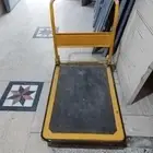 للبيع وما فيها اي شيء