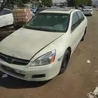 يوجد لدينا قطع غيار هوندا اكورد من 2003 الي 2007