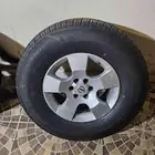 للبيع 4 جنوط باثفندر مع كفرات