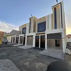 للبيع ارواف علويه وشقق ارضيه بحوش ومدخل سياره شمال الراقى