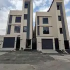 للبيع بأبها شقق علويه 6 غرف ب 520 الف بسطح خاص ومصعد شغال