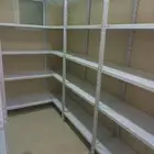 رفوف بيت مستودع