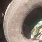 كفرات تريله سنجل مستخدم نطيف كفر شيول مقاس 20_5_25_فيه رقعه