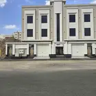 للبيع شقق بحوش ومدخل سياره وملحق ومشب نار بالسطح