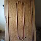 سبعه أبواب خشب للبيع نظيفة جدا