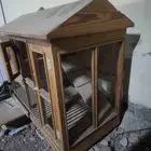 قفص حمام وعصافير