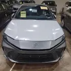 كامري جراندي البنزين باللون المميز التيتانيوم 2500 سي سي