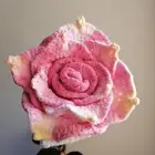 وردات جوري كبيرة وباقات ورد بخيوط الصوف